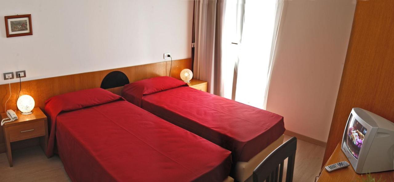 Hotel Morolli Rimini Exteriör bild