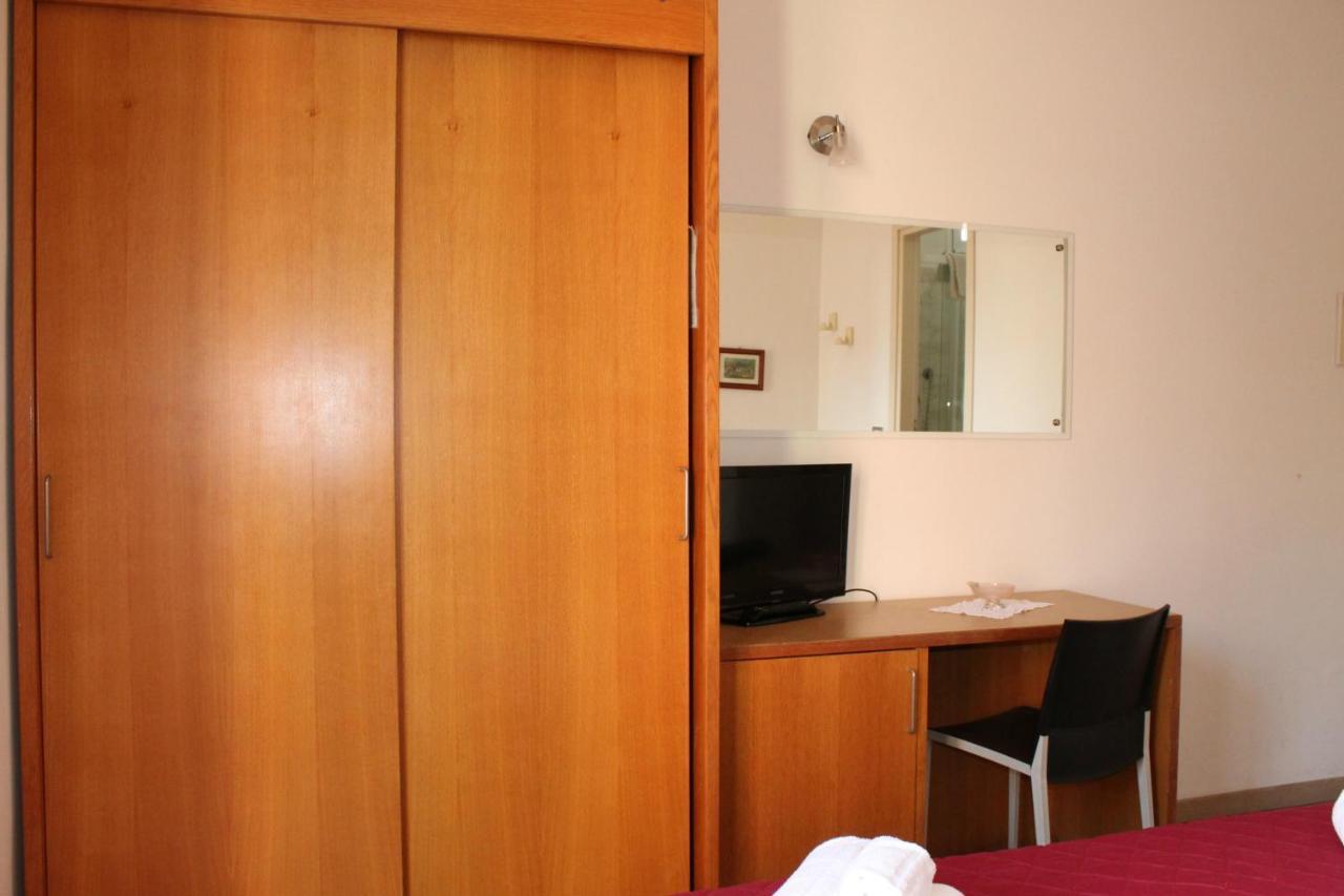 Hotel Morolli Rimini Exteriör bild